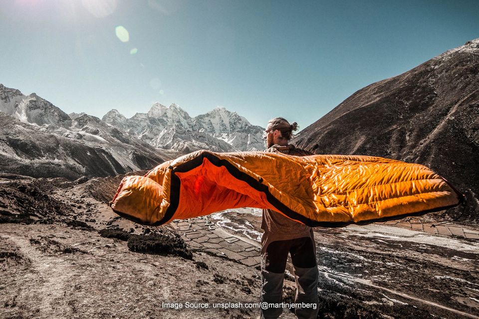 Cara Menghangatkan Sleeping Bag Sebelum Dipakai di Tenda