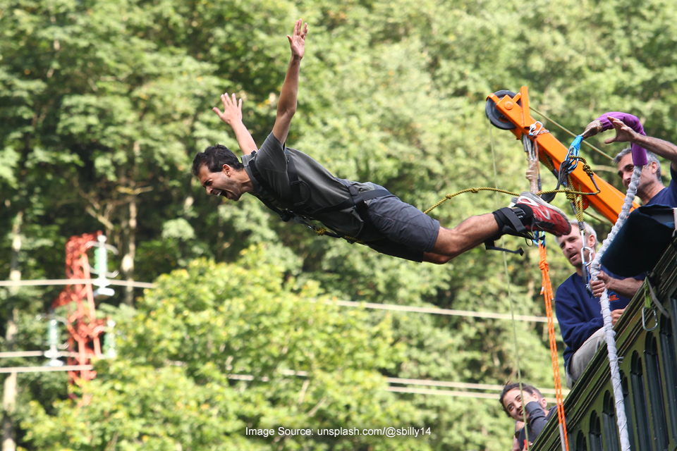 Memacu Adrenalin ke Lokasi Bungee Jumping Terekstrem di Dunia