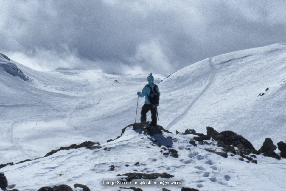 Kisah Doug Scott Bertahan dengan Kondisi Patah Kaki di Gunung