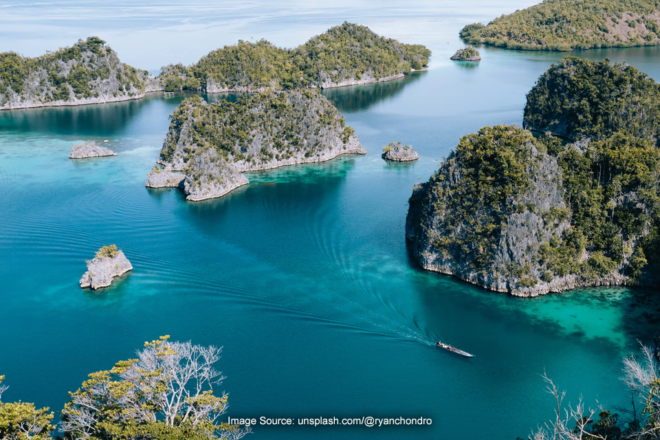 Nyebur di Kalibiru Raja Ampat Segarnya Bukan Main!