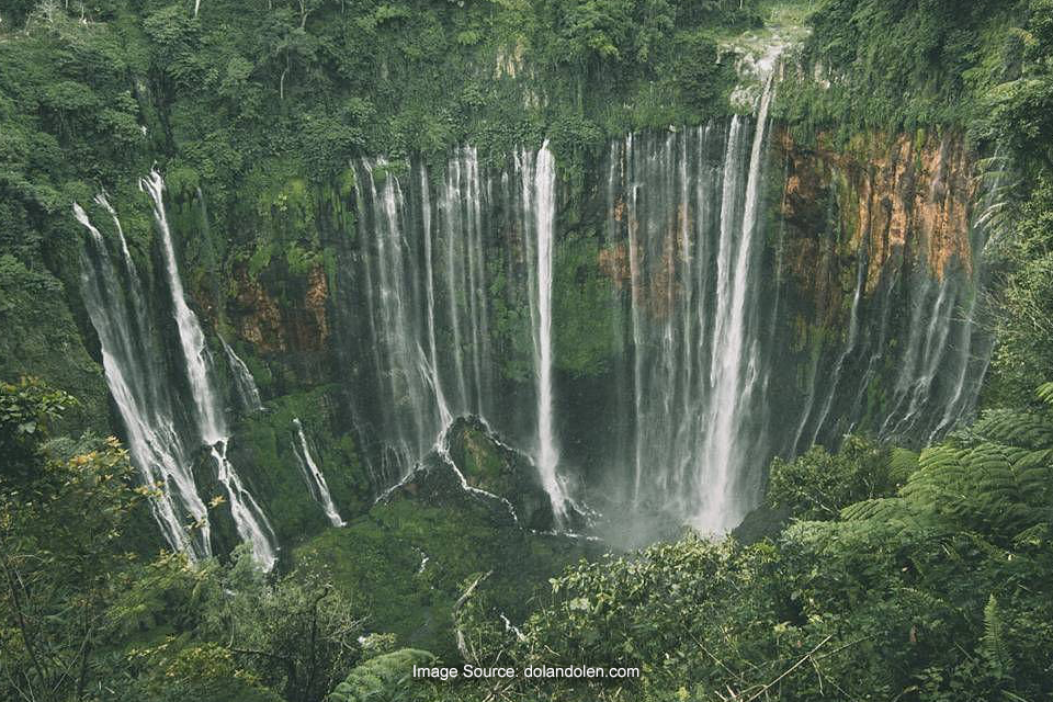 Pesona Air Terjun Tumpak Sewu Memang Seindah Itu!