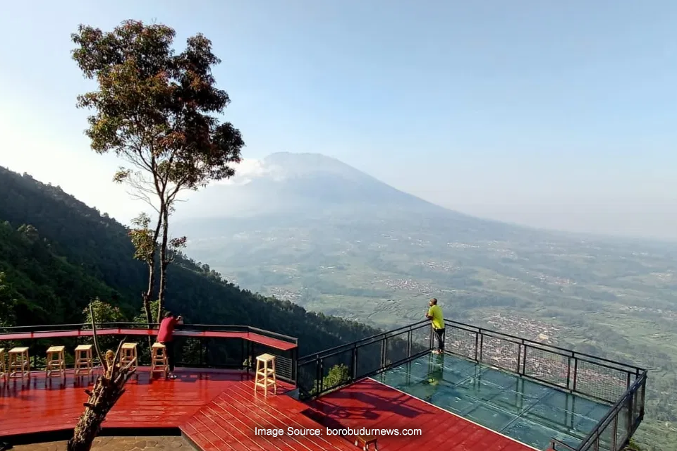 Menikmati Panorama 4 Gunung Sekaligus dari Awang Awang Sky View