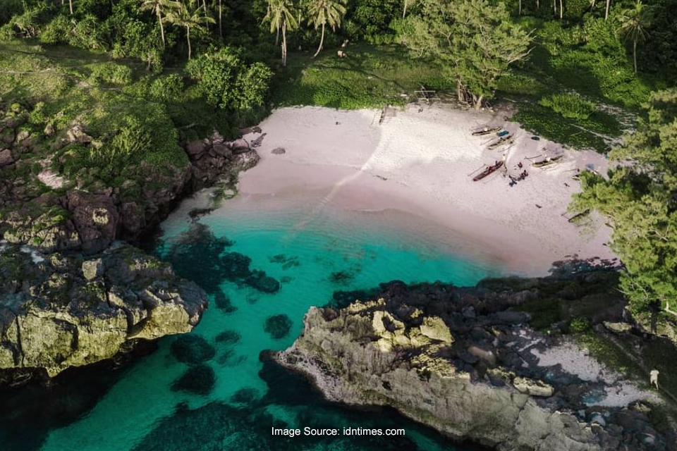 Pantai Mandorak, Surga Tersembunyi di Pulau Sumba