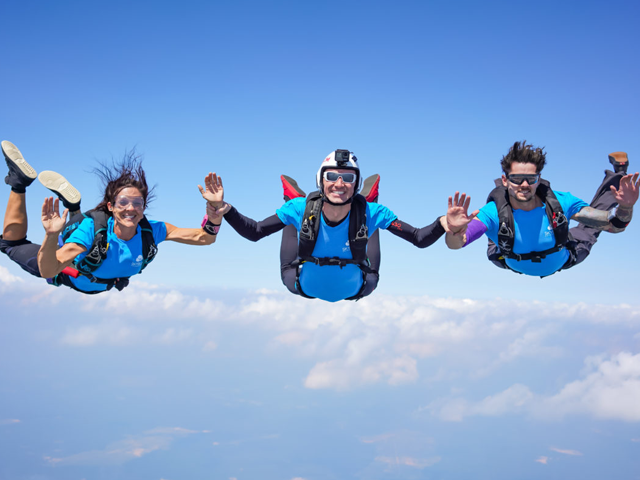 Perbedaan Skydiving Dan Parachuting, Mana Yang Paling Seru? | SUPERLIVE