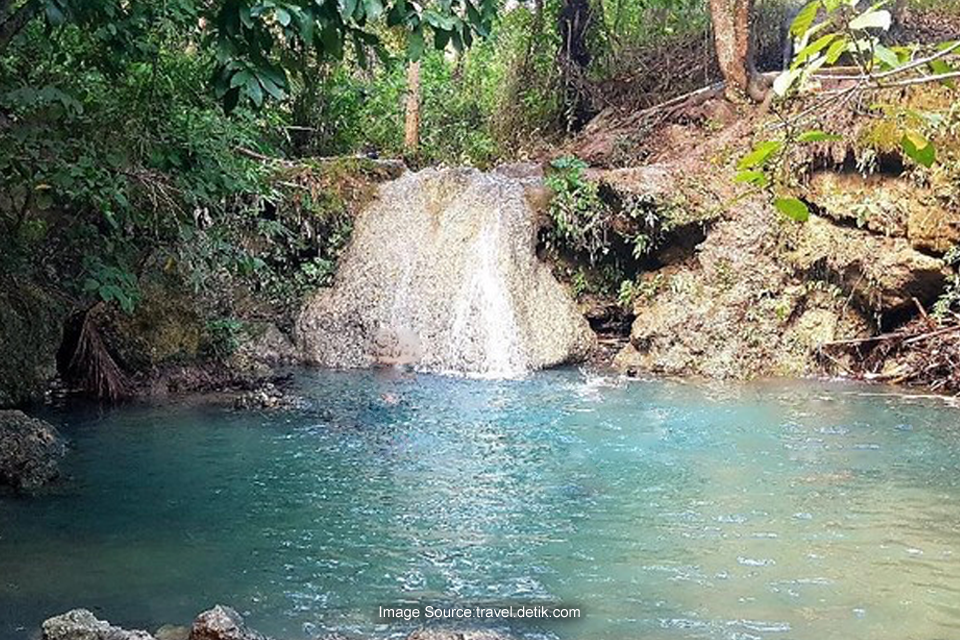 Memang Ukurannya Mini Sih, Air Terjun Uai Turang Eksotis Banget!