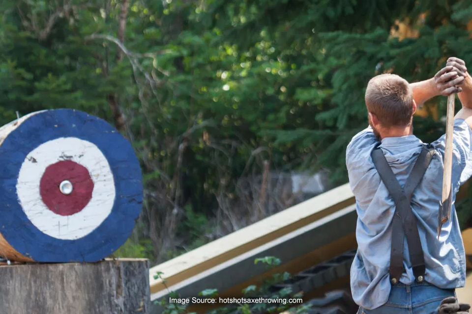 Mengintip Permainannya Mountain Boys, Lempar Kapak Buat Cari Senang