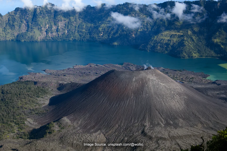 Lebih Dekat dengan Barujari, Gunung Tersembunyi di Kaldera Rinjani