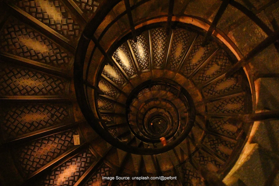 Tangga Paling Menakutkan di Dunia, Berani Coba Nggak?