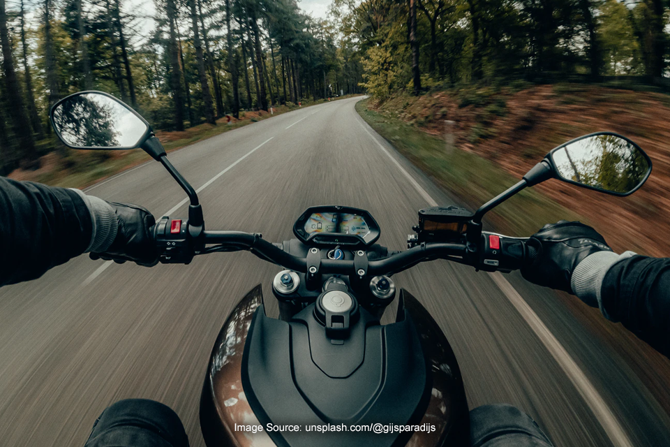 Cara Mengatasi Blind Spot Kalau Lagi Trip Pakai Motor