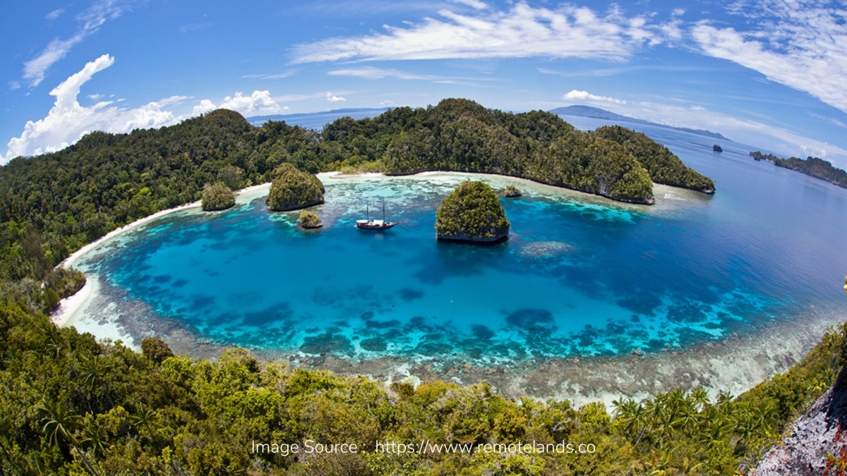 Taman Nasional Teluk Cendrawasih, Surga Wisata Bahari di Papua Barat