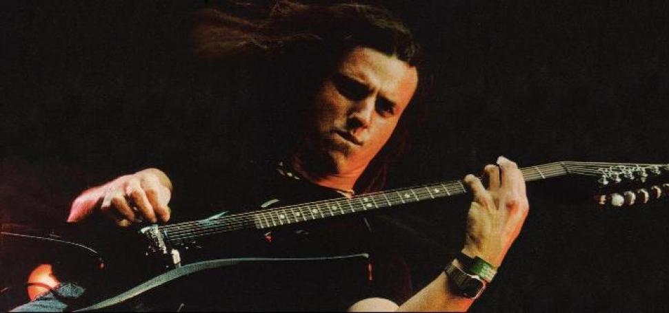 Chuck schuldiner. Чак Шульдинер 2001. Группа Death Чак Шульдинер. Death Чак Шульдинер гитара. Шульдинер с гитарой 2000.