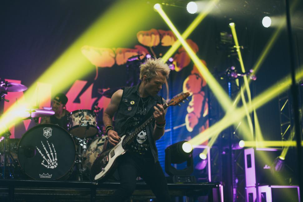 7 Lagu Soundtrack Film dari Band Metal dan Rock | SUPERLIVE