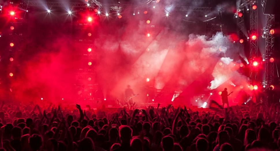 Концерт абу даби февраль. Абу Даби концерты. People at the Concert.