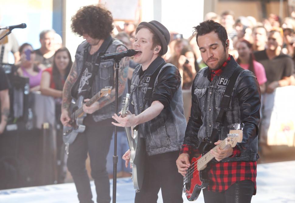 4 Band Rock yang Berhasil Sukses dengan Cover Lagu Populer | SUPERLIVE