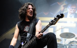 Pesimis dengan Penjualan Record Company Saat Ini Pesimis dengan Penjualan Record Company Saat Ini