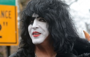 Riasan Wajah Kiss Tidak Penting Bagi Dua Personil Terdahulu