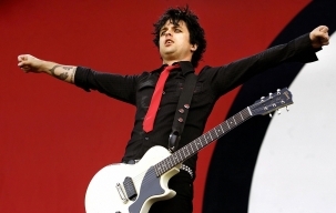 Billie Joe Armstrong Jual Peralatan Musik Bersejarah Green Day
