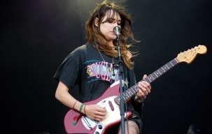 Vokalis Warpaint Rilis Album Solo Perdana