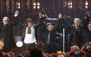 Tonton Penampilan Bon Jovi Formasi Reuni di Panggung Hall of Fame