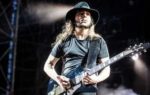 Daron Malakian Hidupkan Kembali Scars On Broadway