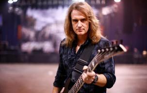 Bassis Megadeth Kembali Tulis Buku Otobiografi