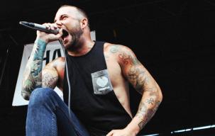 Vokalis August Burns Red Rilis Buku Terbaru