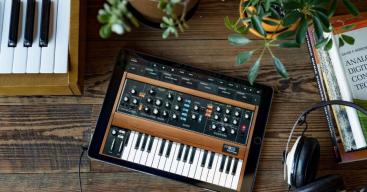 Dukung Musisi Produktif di Rumah, Moog dan Korg Gratiskan Aplikasi Emulator
