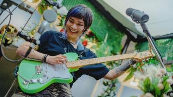 5 Gitaris Rock Wanita dengan Karier Gemilang