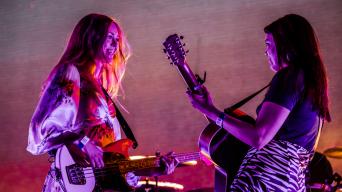 First Aid Kit dan Siklus Cover Lagu Lawas: Bawakan Lagu The Rose