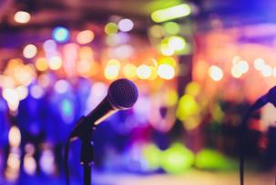 5 Lagu Yang Gampang Dinyanyikan Bersama Teman-Teman