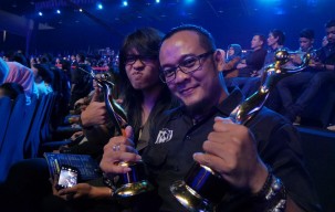 Rebut 2 Piala #AMIAwards2015!