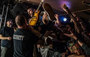 Gitaris Every Time I Die Dituntut Penonton Akibat Stage Diving