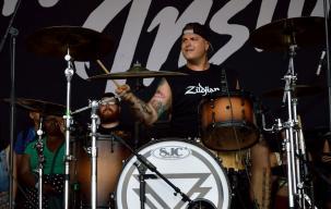 Pasca Kecelakaan, Drummer The Ghost Inside Kembali Tampil dengan Kaki Buatan