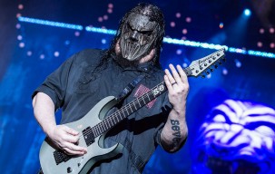 Gitaris Mick Thomson Jadi ‘Cyborg’