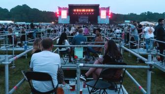 konser social distancing