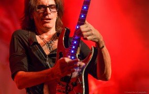 ‘Bo’ Si Gitar Kesayangan Kembali Ke Tangan