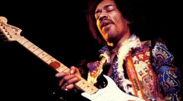 Virtuoso Gitar Elektrik dengan Aksi Panggung Gila